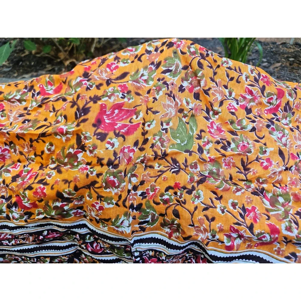Vintage Handwoven 100% Silk Scarf, Made in India 40" x 40" - Picture 7 of 9